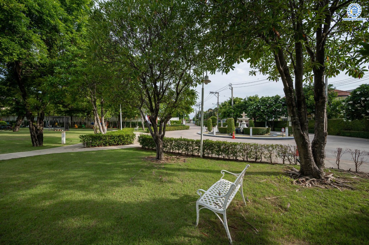 บ้านมือสองตกแต่งใหม่ โครงการ ธนาสิริ ราชพฤกษ์-ท่าน้ำนนท์ เนื้อที่ 50.5 ตร.ว. ฟังก์ชัน 3 ห้องนอน 4 ห้องน้ำ 1 ห้องแม่บ้าน จอดรถได้ 2 คัน บนทำเลดี วิวสวนส่วนกลาง ติดถนนใหญ่ เชื่อมต่อหลายเส้นทาง ใกล้รถไฟฟ้าสายสีม่วง "สถานีไทรม้า" เซ็นทรัลรัตนาธิเบศร์ พร้อมสิ่งอำนวยความสะดวกมากมาย